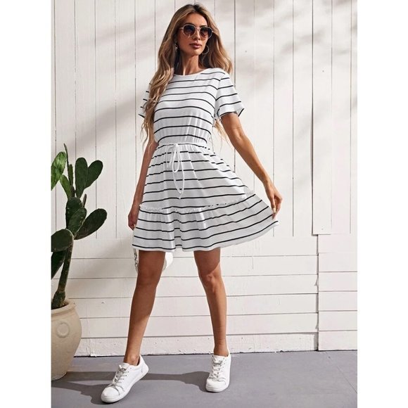 SOLD Comfy black and white stirpe Dress - Picture 4 of 5